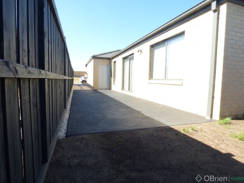 2 Sunnybrook Avenue, Warragul VIC 3820