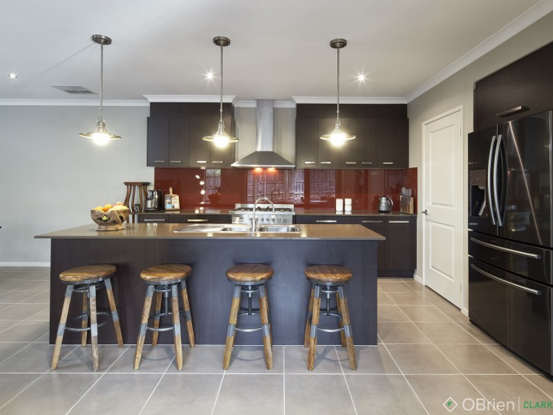 5 Namel Court, Drouin VIC 3818