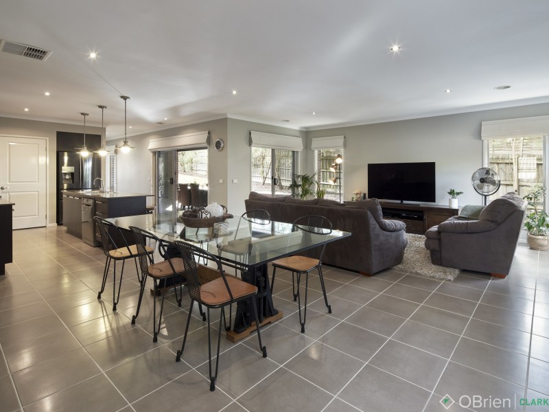 5 Namel Court, Drouin VIC 3818