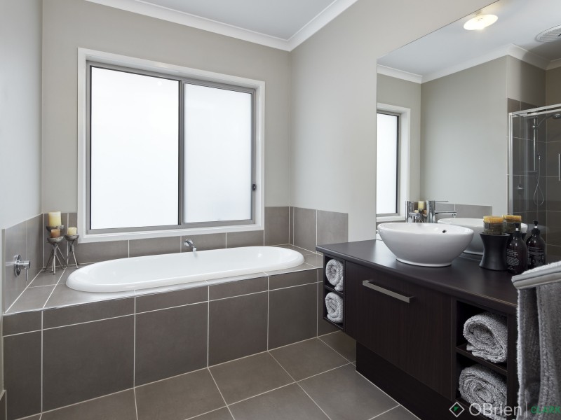 5 Namel Court, Drouin VIC 3818