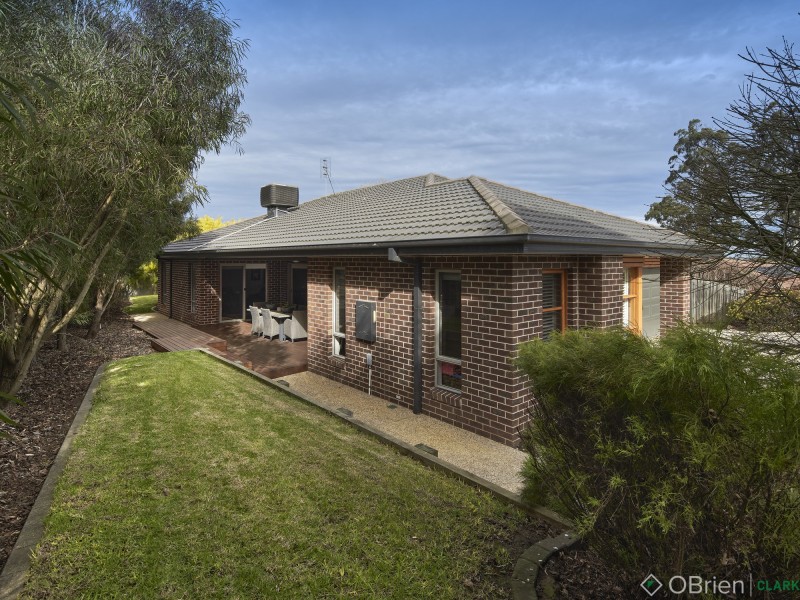 5 Namel Court, Drouin VIC 3818