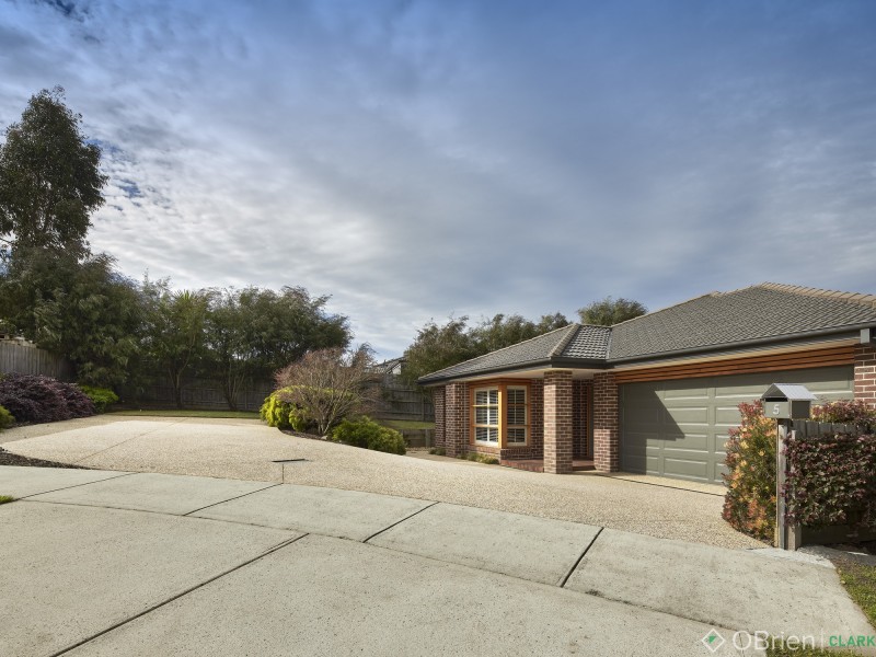 5 Namel Court, Drouin VIC 3818