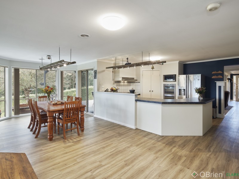 6 Andrew Court, Drouin VIC 3818