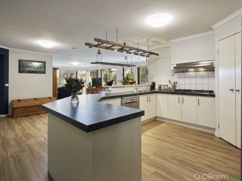 6 Andrew Court, Drouin VIC 3818