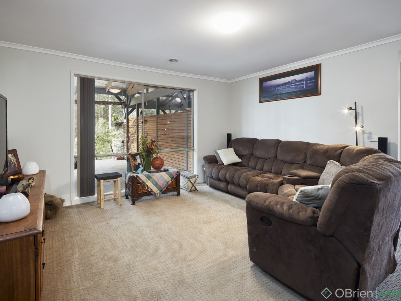 6 Andrew Court, Drouin VIC 3818