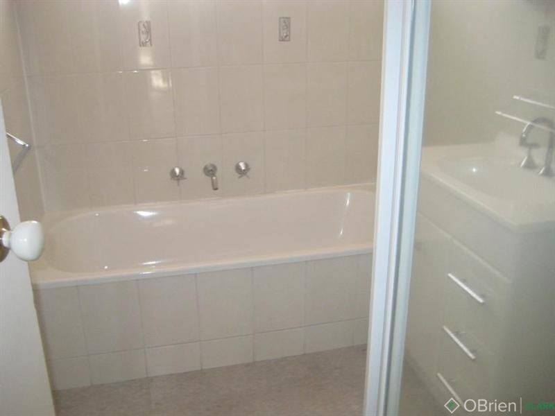 42 Calway Street, Drouin VIC 3818