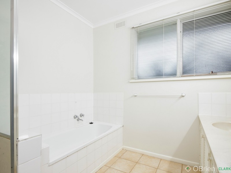 2 Charles Street, Drouin VIC 3818