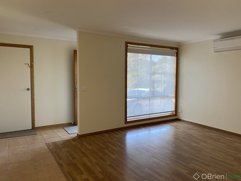 11/3 Gumleaf Place, Drouin VIC 3818