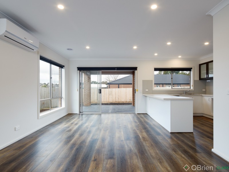 25 Byron Drive, Drouin VIC 3818