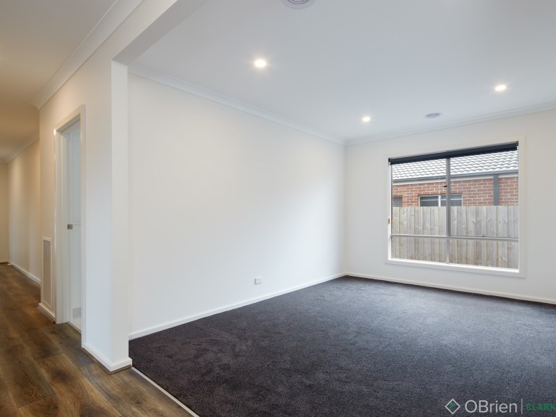 25 Byron Drive, Drouin VIC 3818