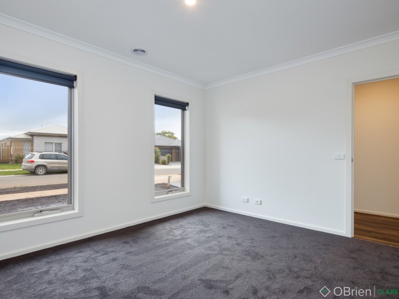 25 Byron Drive, Drouin VIC 3818