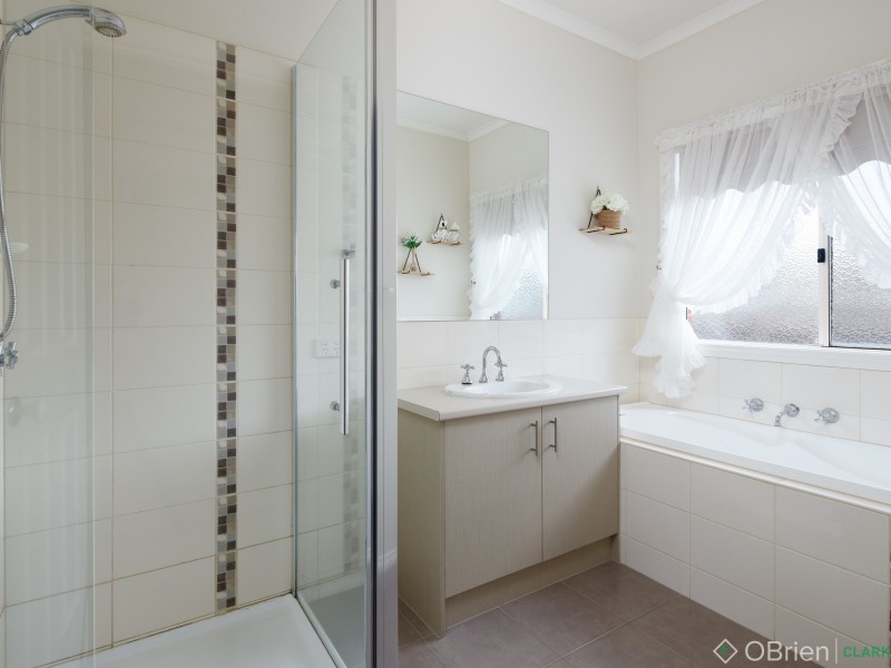 26 Clifford Drive, Drouin VIC 3818