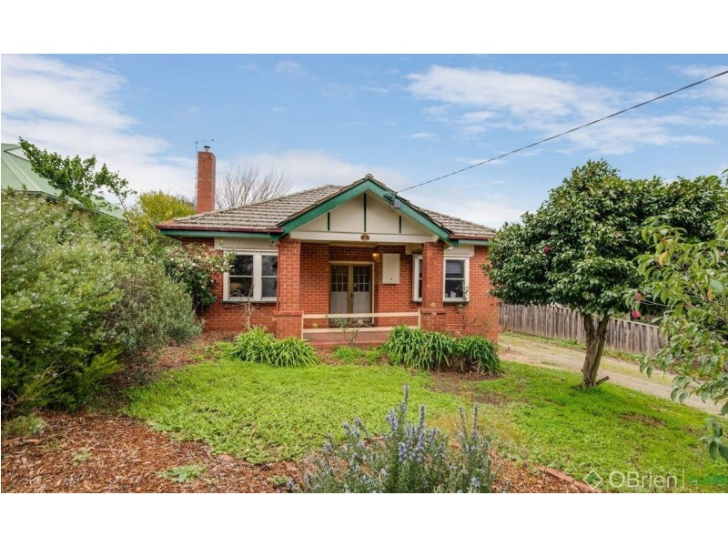 8 Lampard Road, Drouin VIC 3818
