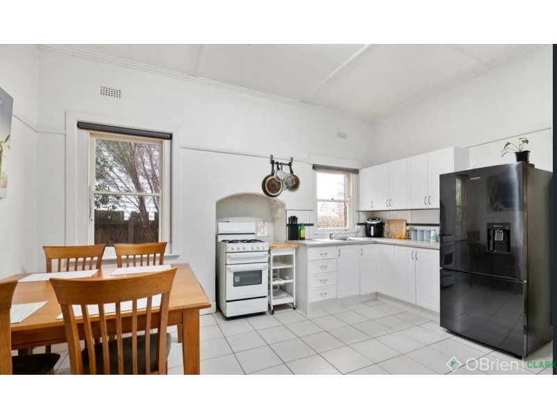 8 Lampard Road, Drouin VIC 3818