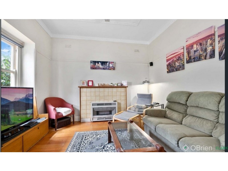 8 Lampard Road, Drouin VIC 3818