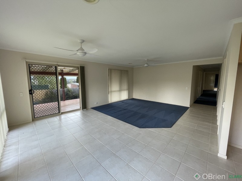 1 Cameron Court, Drouin VIC 3818