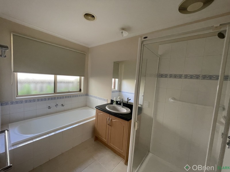 1 Cameron Court, Drouin VIC 3818