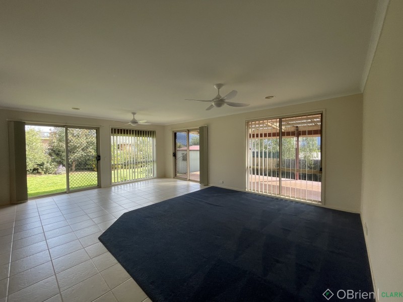 1 Cameron Court, Drouin VIC 3818