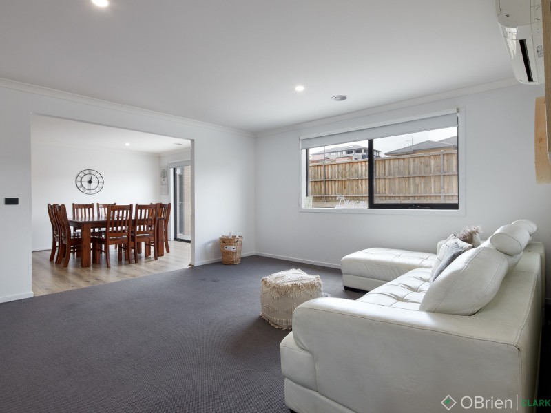 14 Thames Avenue, Drouin VIC 3818
