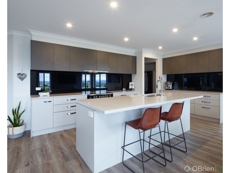 14 Emerald Drive, Warragul VIC 3820