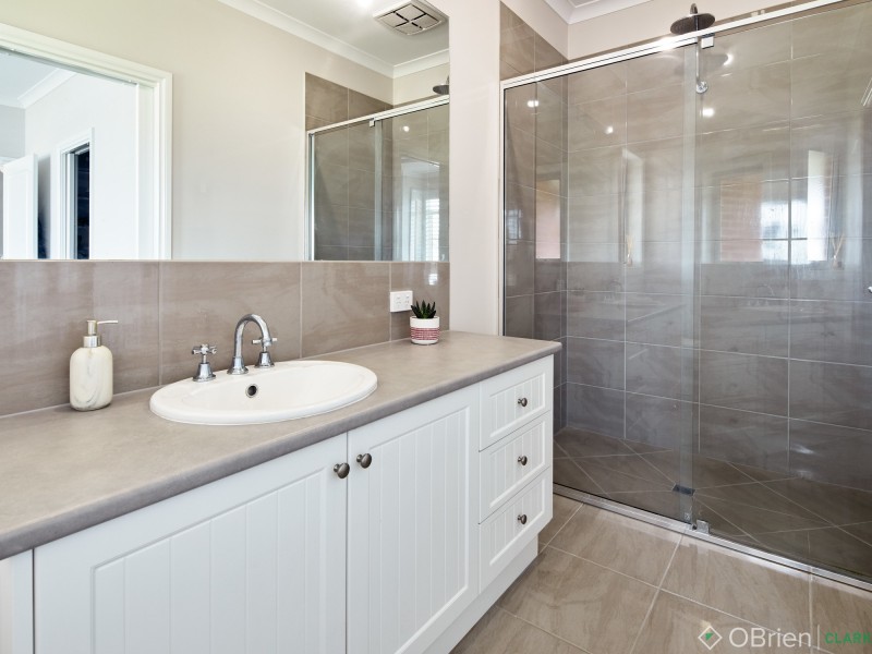 6 Terracini Court, Drouin VIC 3818