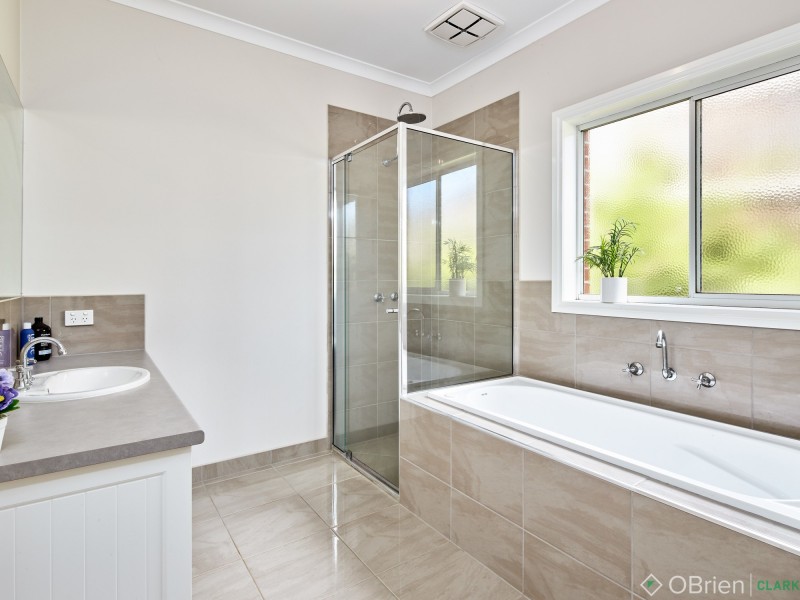6 Terracini Court, Drouin VIC 3818