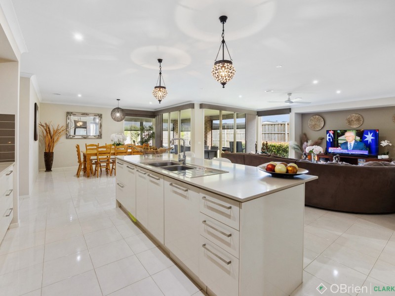 21 Arapiles Drive, Moe VIC 3825