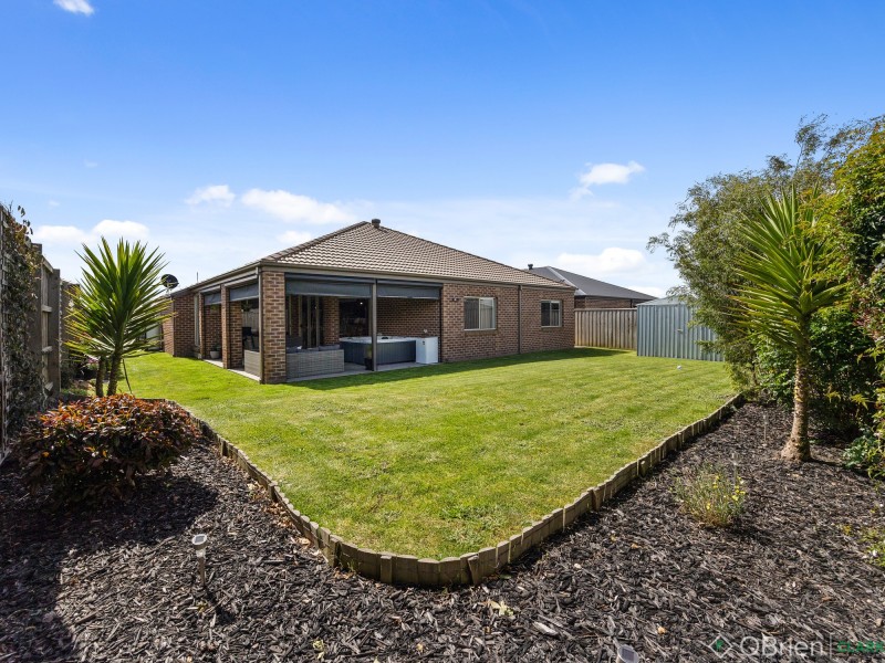 21 Arapiles Drive, Moe VIC 3825