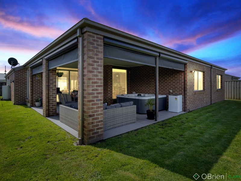 21 Arapiles Drive, Moe VIC 3825
