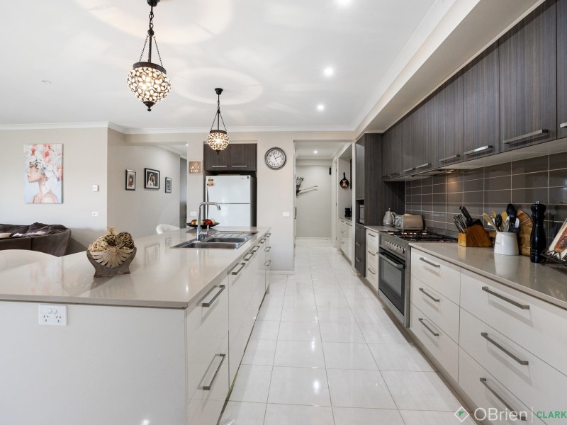 21 Arapiles Drive, Moe VIC 3825