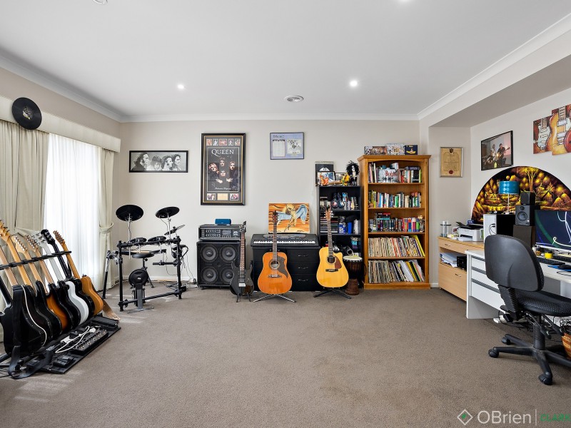 21 Arapiles Drive, Moe VIC 3825