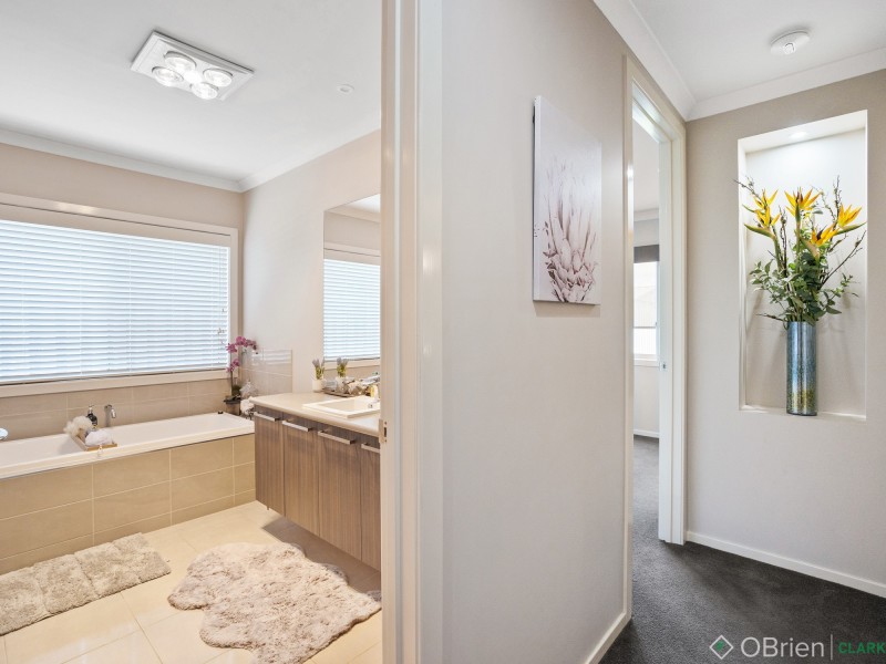 21 Arapiles Drive, Moe VIC 3825