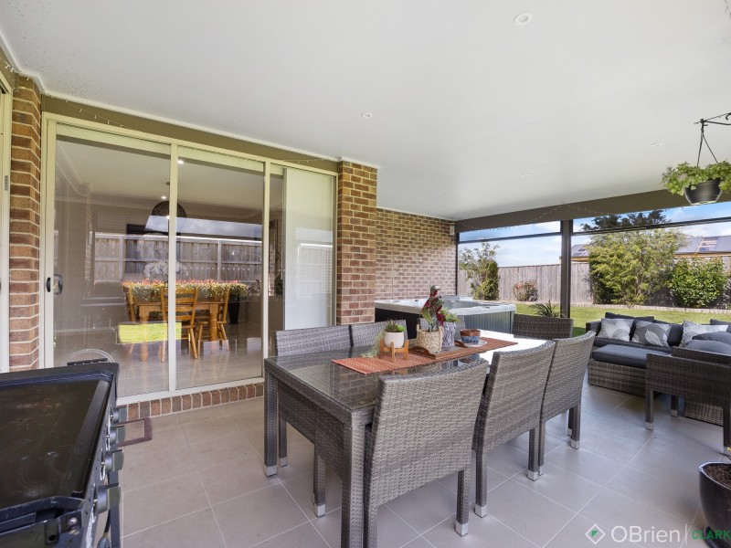 21 Arapiles Drive, Moe VIC 3825