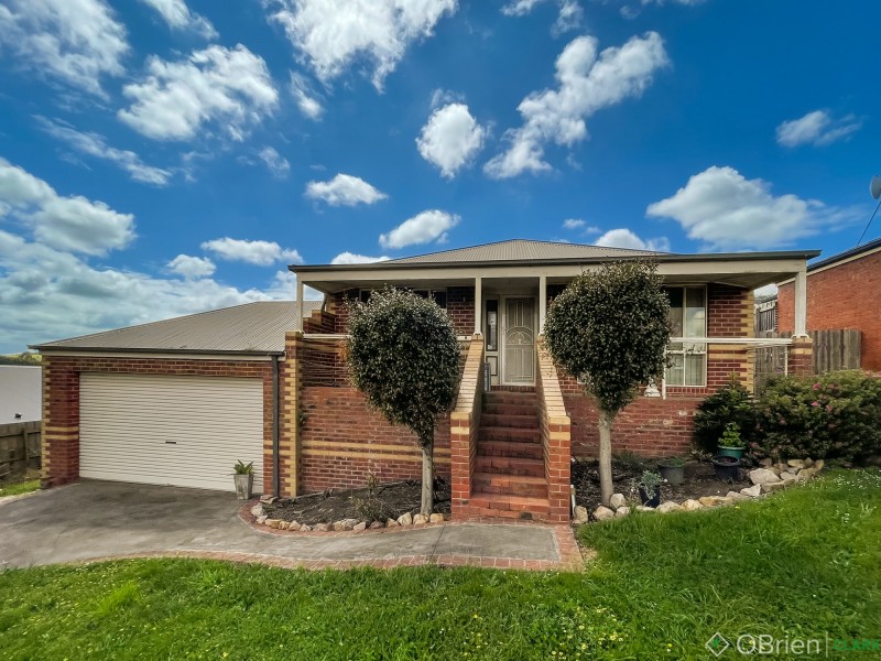 4 County Drive, Drouin VIC 3818