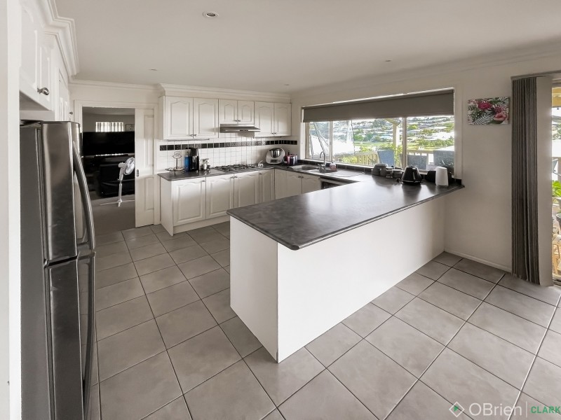 4 County Drive, Drouin VIC 3818