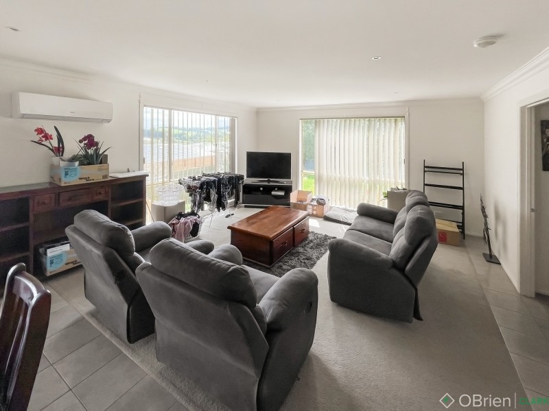 4 County Drive, Drouin VIC 3818