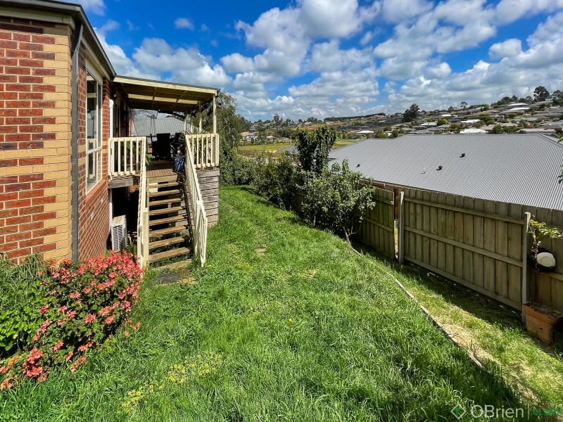 4 County Drive, Drouin VIC 3818