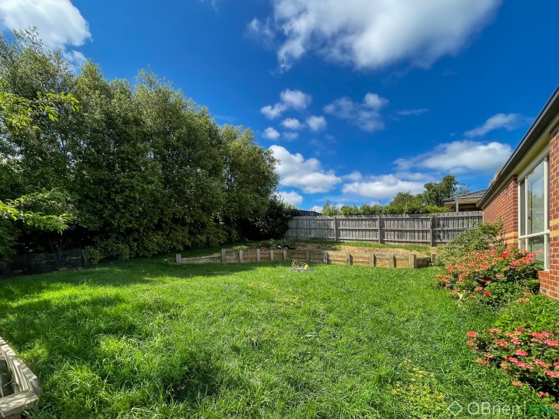 4 County Drive, Drouin VIC 3818
