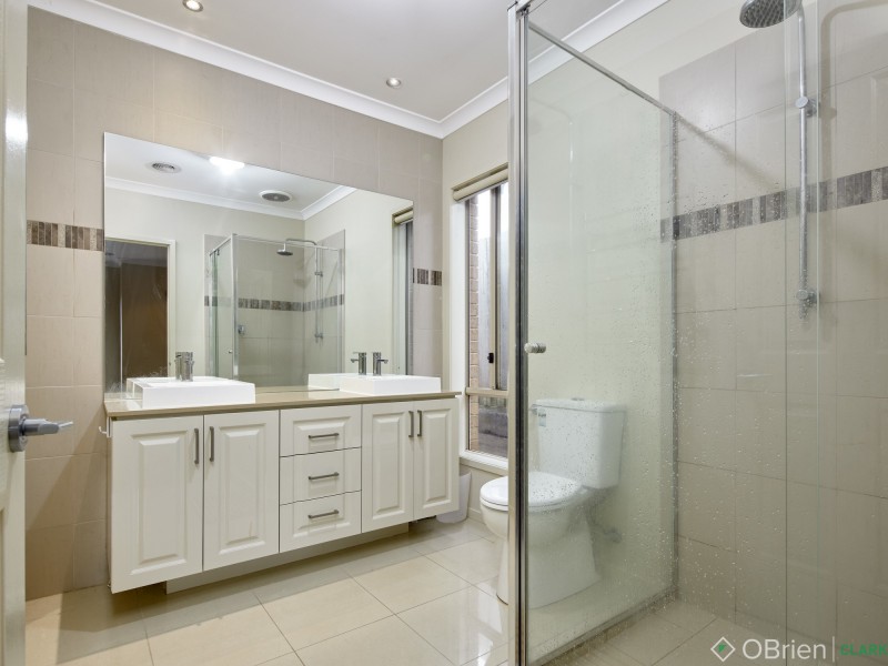 66 Cook Street, Drouin VIC 3818