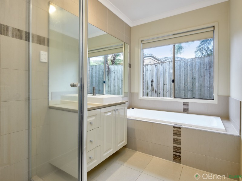 66 Cook Street, Drouin VIC 3818