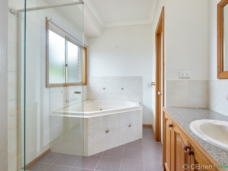 7 Emma Close, Drouin VIC 3818