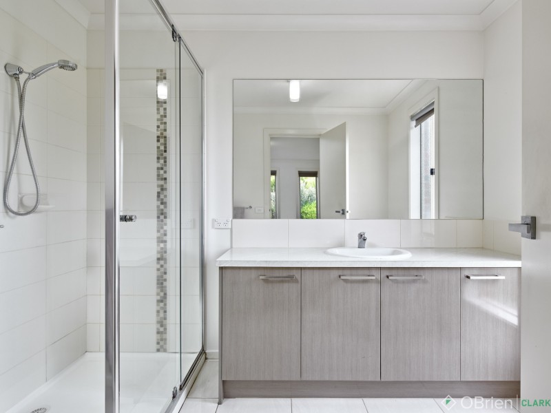 9 Manikato Drive, Drouin VIC 3818