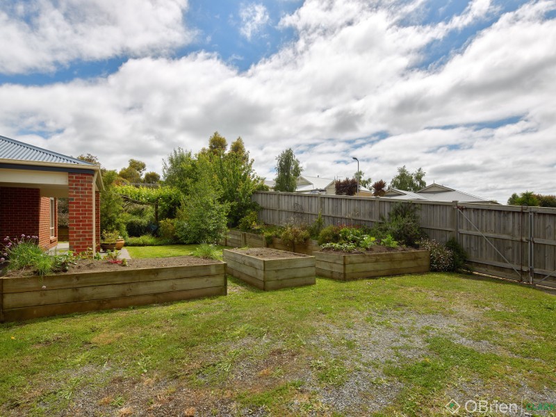 9 Manikato Drive, Drouin VIC 3818