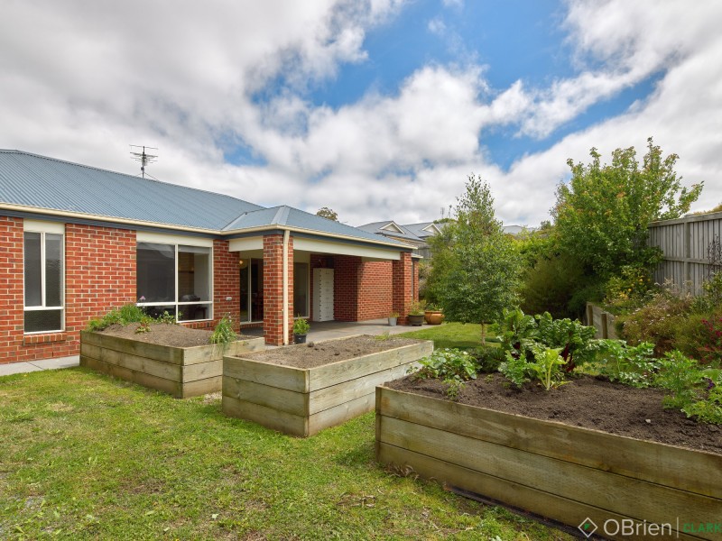 9 Manikato Drive, Drouin VIC 3818