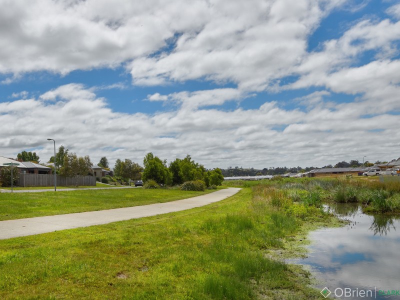 9 Manikato Drive, Drouin VIC 3818