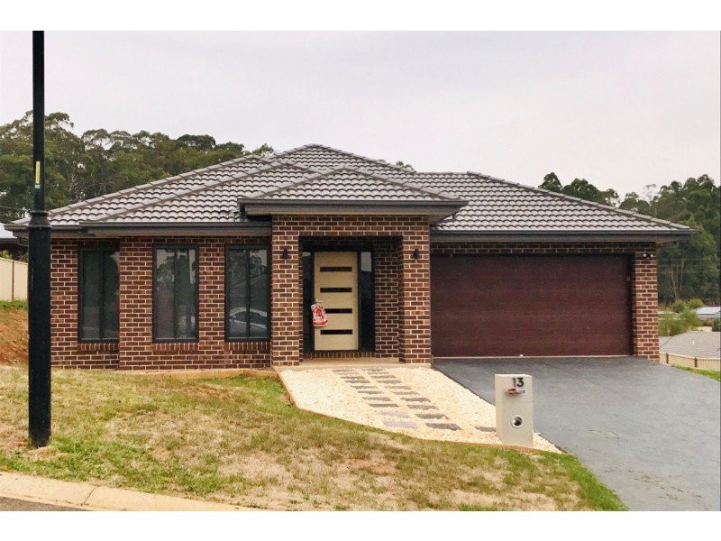 13 Waterford Court, Drouin VIC 3818