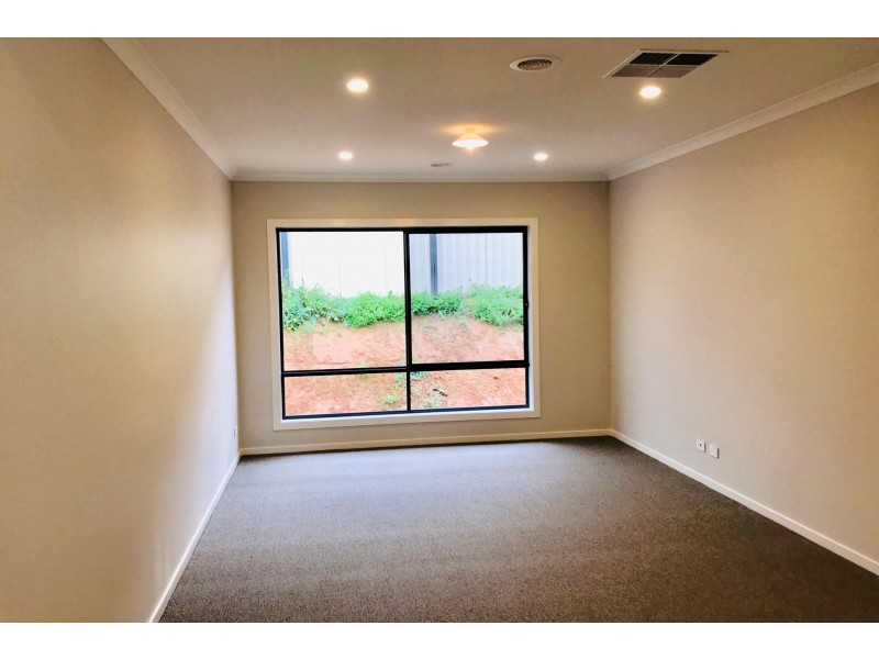 13 Waterford Court, Drouin VIC 3818