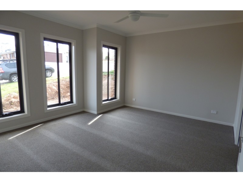 13 Waterford Court, Drouin VIC 3818