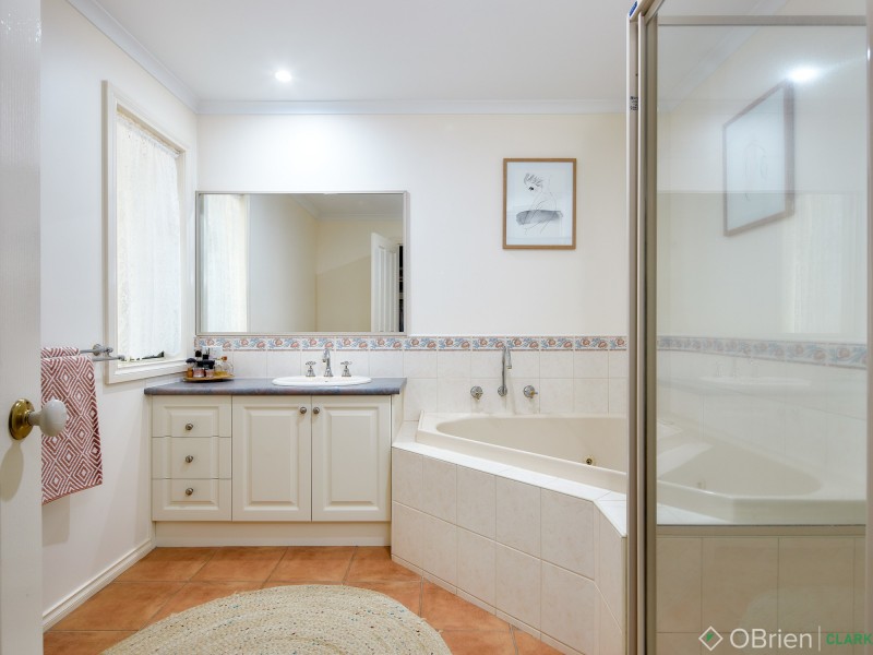 5 Romano Court, Drouin VIC 3818