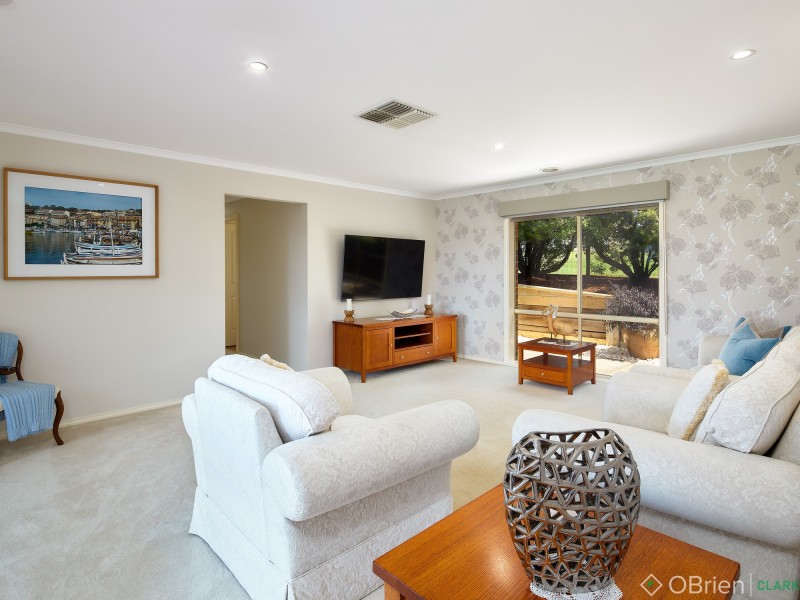 5 Romano Court, Drouin VIC 3818